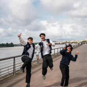 campus-bordeaux-inseec-mosaic-etudiants-bord-garonne
