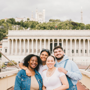 campus-lyon-inseec-mosaic-etudiants