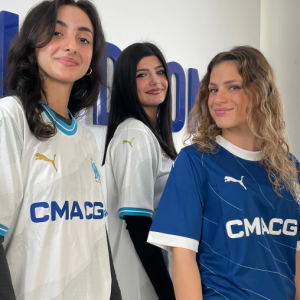 campus-marseille-inseec-mosaic-etudiantes-maillot-olympique-de-marseille