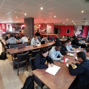 campus-slider-vr-campus-chambery-inseec-cafeteria